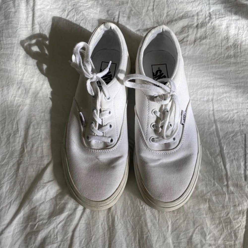 white lace up low top vans